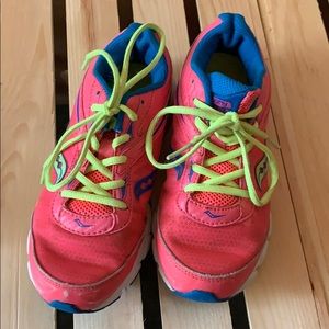 Girl’s Saucony Sneakers Size 1  1/2